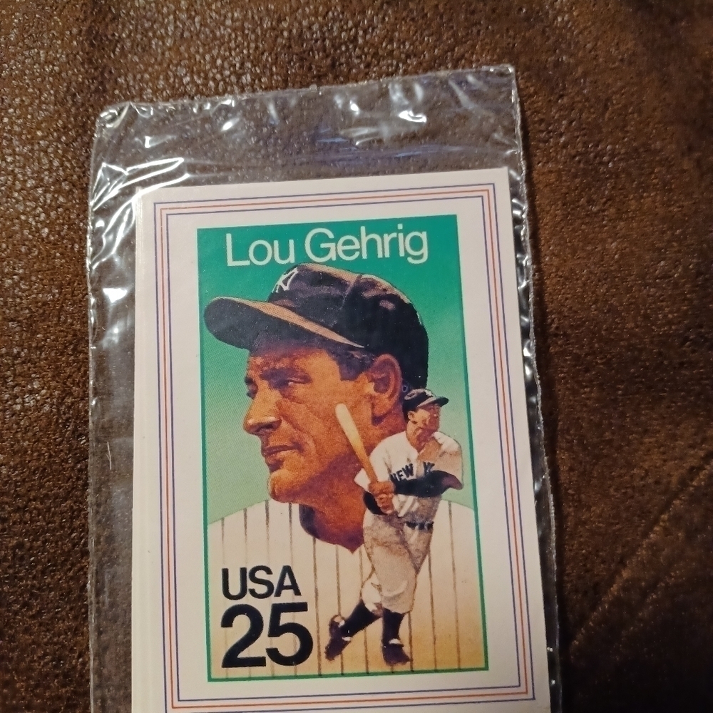LOU GEHIG 1989 LEGENDS BASE BALL SCRAPBOOK AND STAMP ALBUM. - Picture 3 of 6